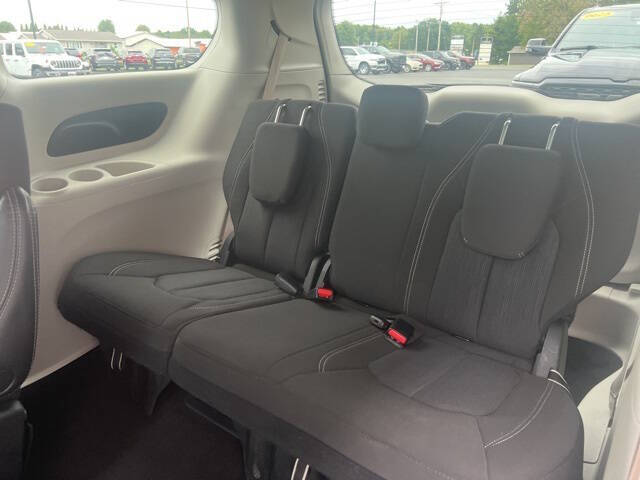 2023 Chrysler Voyager LX