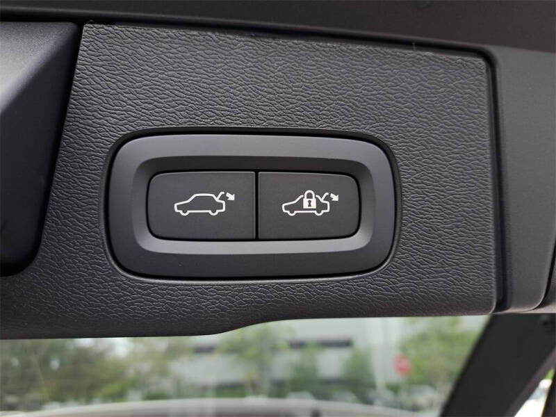 2026 Volvo XC60 T8 Plus