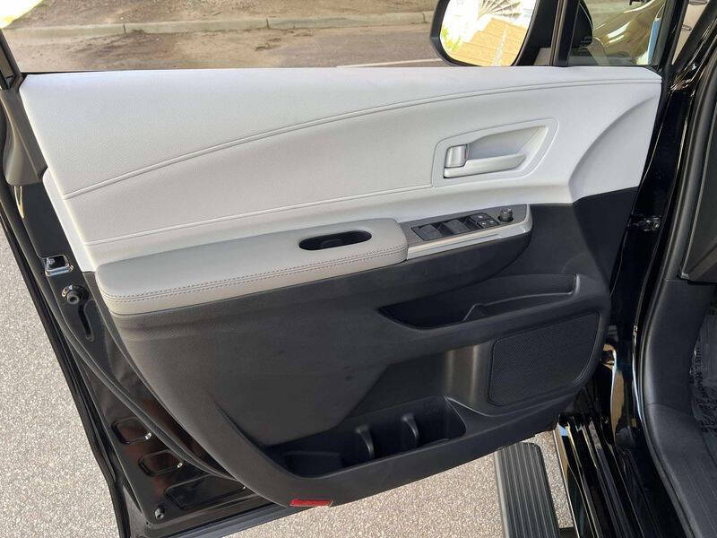 2025 Toyota Sienna LE 8-Passenger