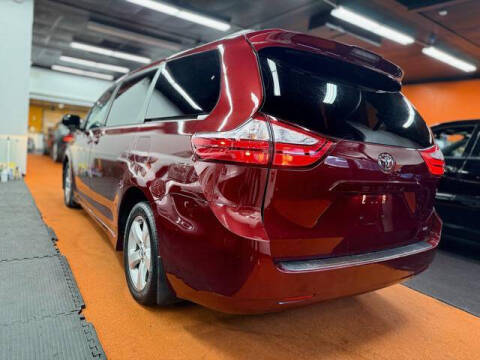 2019 Toyota Sienna LE 8-Passenger