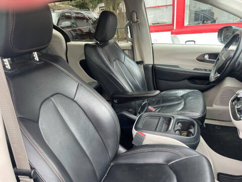 2017 Chrysler Pacifica Touring-L