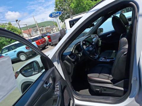 2025 Ford Escape Hybrid ST-Line Select