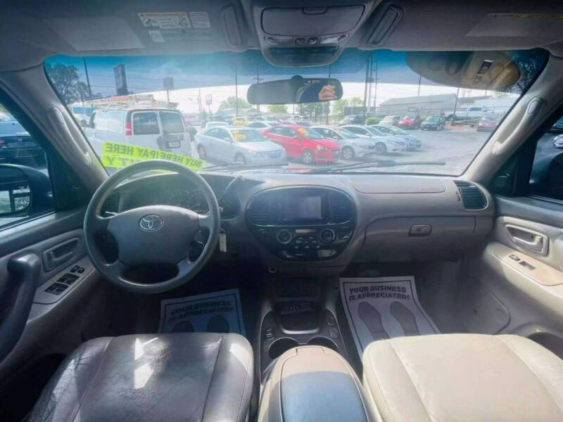 2005 Toyota Sequoia SR5