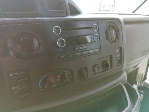 2017 Ford E-Series E-450 SD