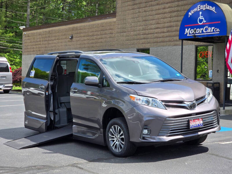 2020 Toyota Sienna XLE's photo