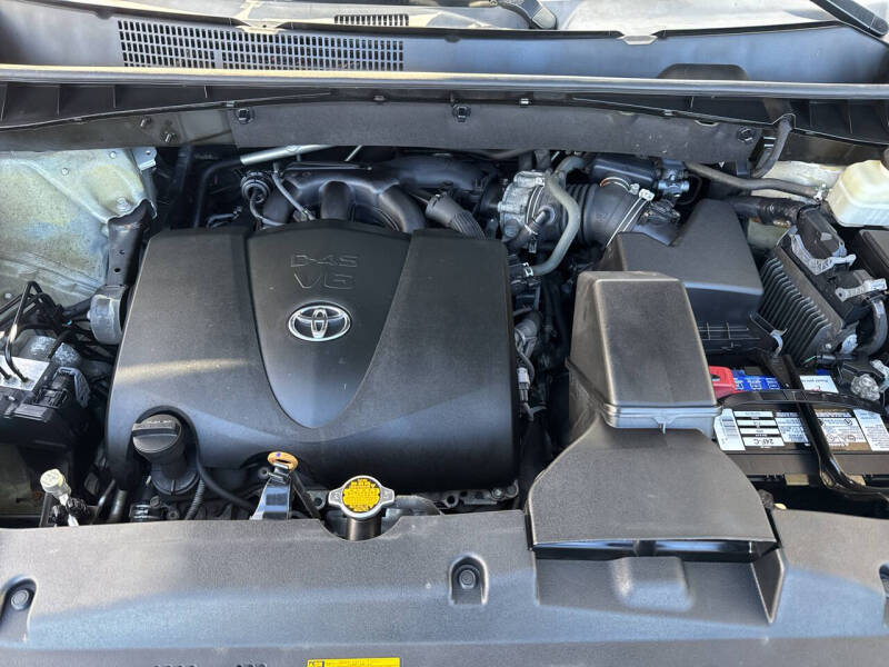 2017 Toyota Highlander SE