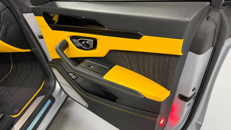 2022 Lamborghini Urus