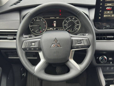 2025 Mitsubishi Outlander ES