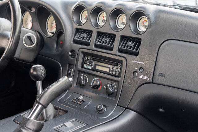 2000 Dodge Viper 23