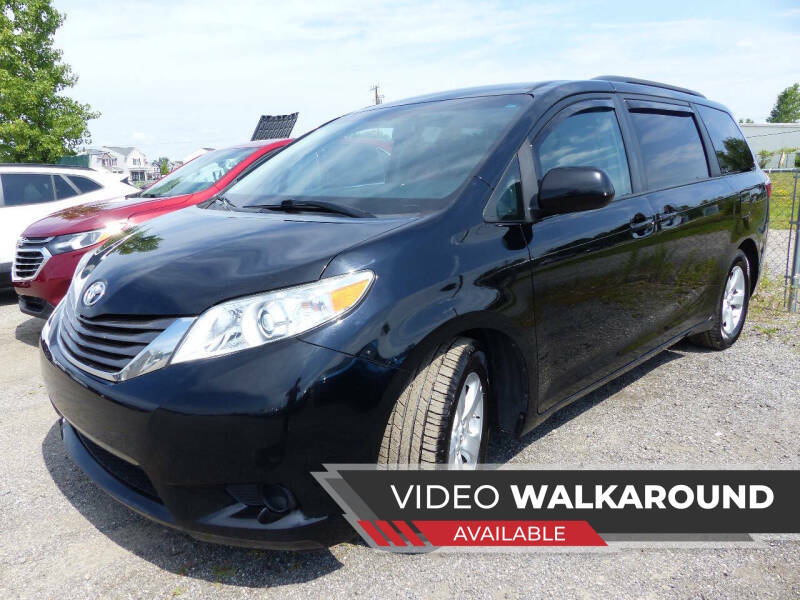 2017 Toyota Sienna LE 8-Passenger