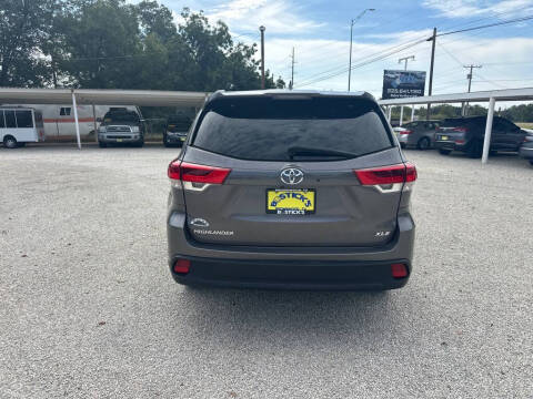 2017 Toyota Highlander SE