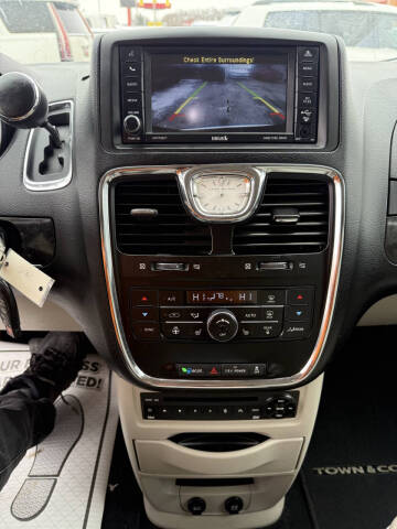 2013 Chrysler Town and Country Touring-L