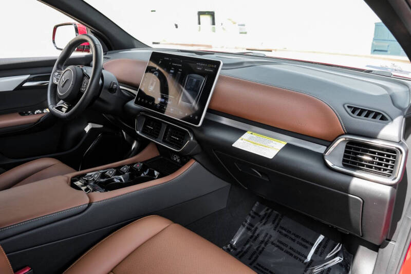 2024 VinFast VF8 Plus
