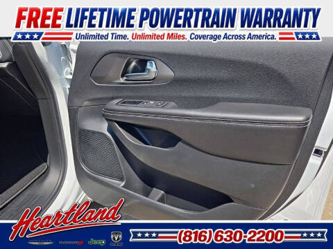 2027 Chrysler Pacifica Select