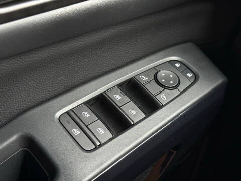 2025 Nissan Pathfinder S