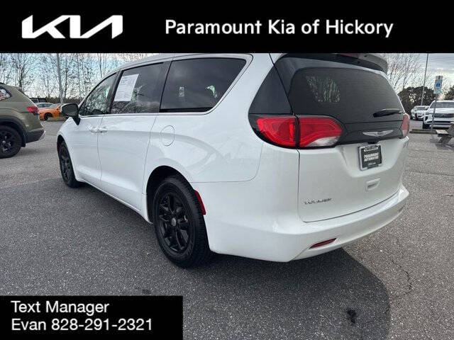 2023 Chrysler Voyager LX