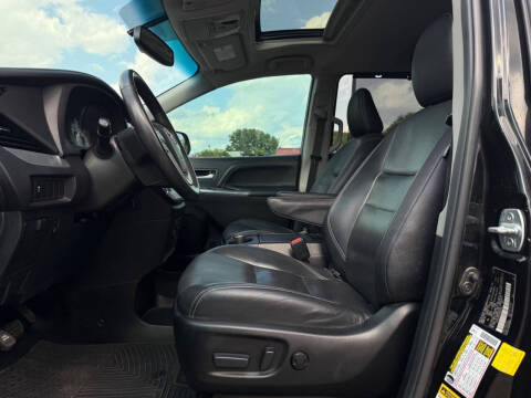 2017 Toyota Sienna SE 8-Passenger