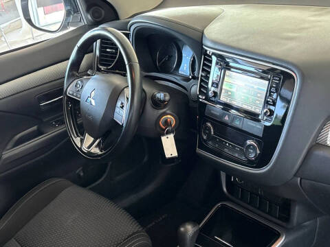 2017 Mitsubishi Outlander ES