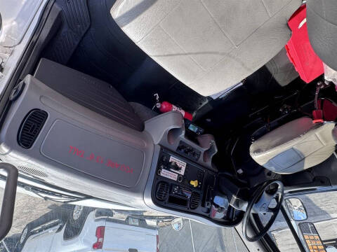 2018 Freightliner M2 106