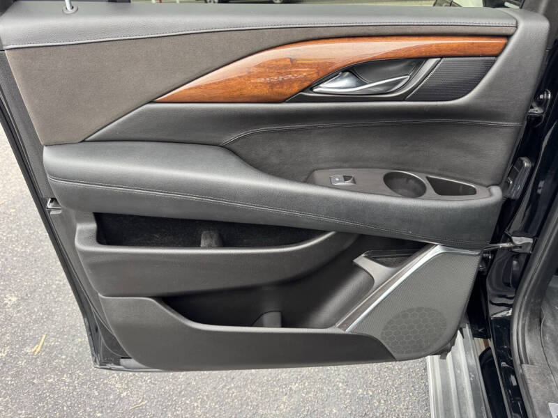 2016 Cadillac Escalade ESV Luxury Collection