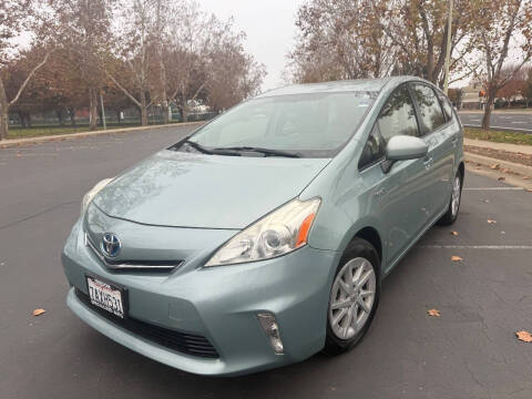 2013 Toyota Prius v Two