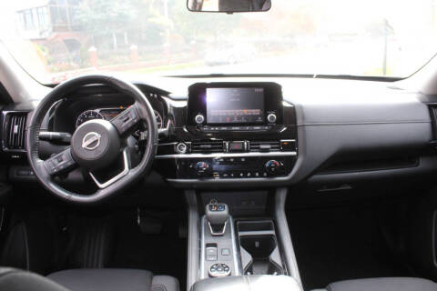 2022 Nissan Pathfinder SV