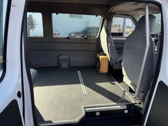 2013 Ford E-Series E-350 SD