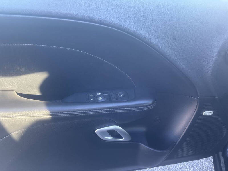 2016 Dodge Challenger SXT Plus