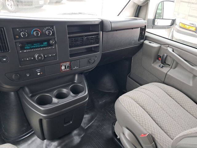 2025 Chevrolet Express 3500