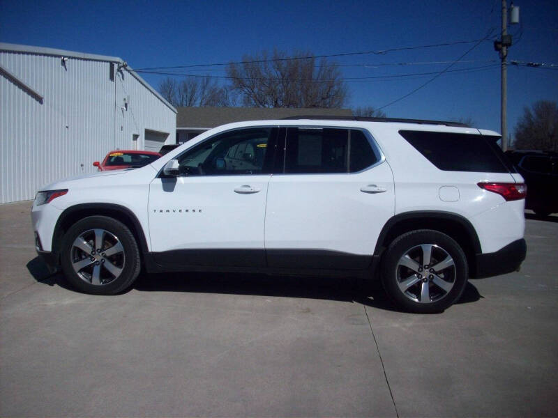 Used 2020 Chevrolet Traverse 3LT with VIN 1GNEVHKWXLJ191889 for sale in Seneca, KS