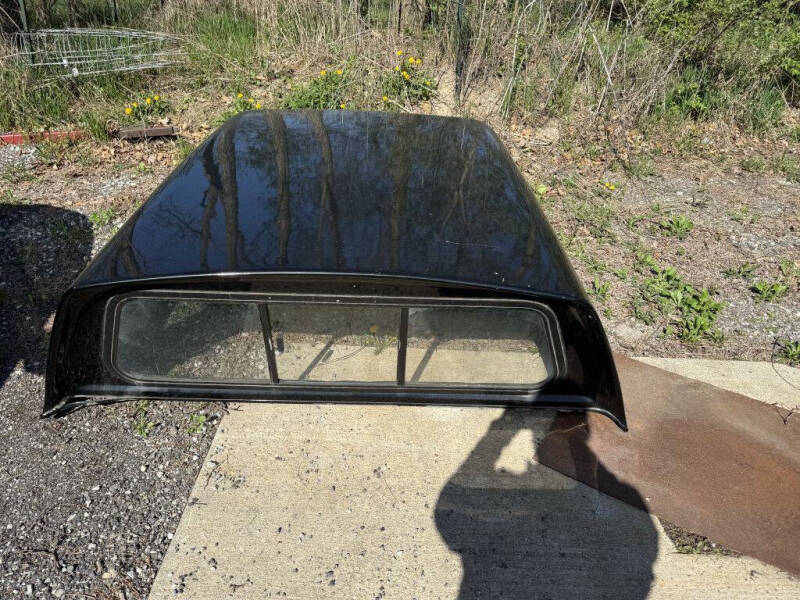 1900 TRUCK CAP - 7 FT BED n/a