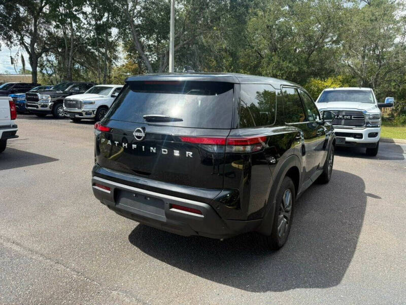 2025 Nissan Pathfinder S