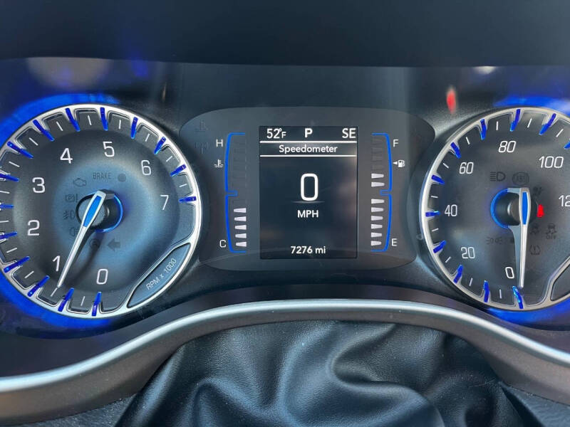 2023 Chrysler Voyager LX