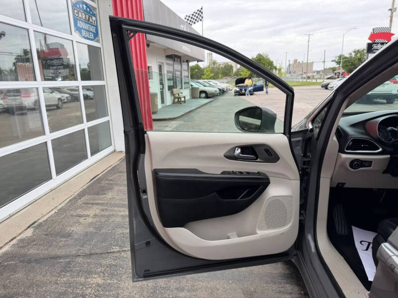 2022 Chrysler Pacifica Touring L