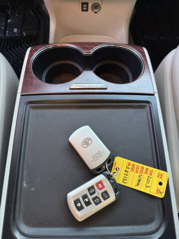 2013 Toyota Sienna XLE 8-Passenger