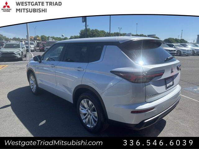 2026 Mitsubishi Outlander ES