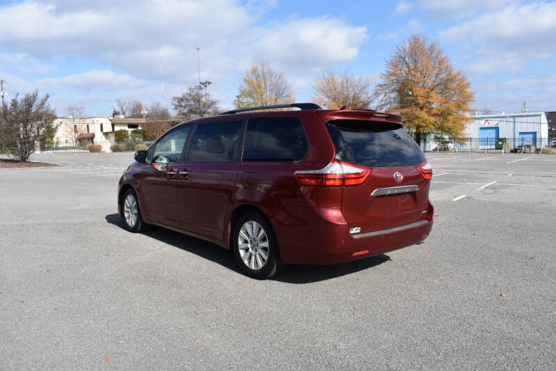 2015 Toyota Sienna Limited Premium photo 5