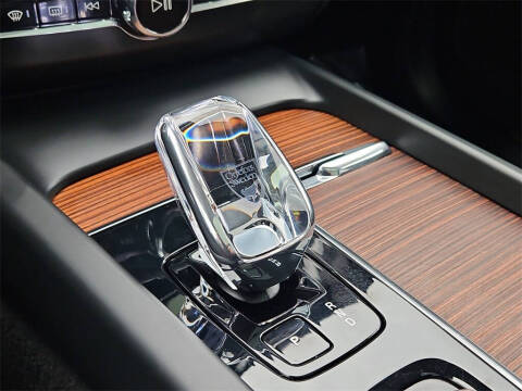 2023 Volvo XC60 B6 Ultimate Dark Theme