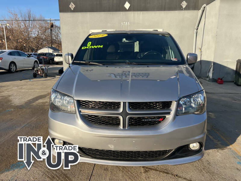 2019 Dodge Grand Caravan for sale at Julian Auto Sales in Warren MI