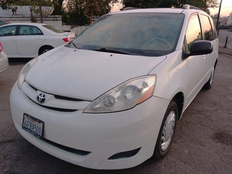 2008 Toyota Sienna LE photo 5