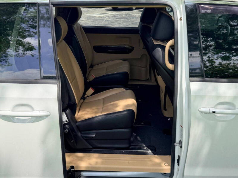 2017 Kia Sedona SX