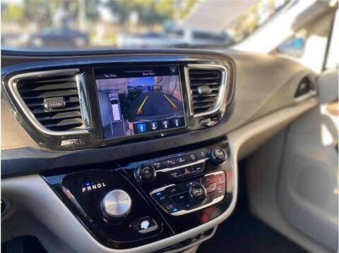 2017 Chrysler Pacifica Touring-L Plus