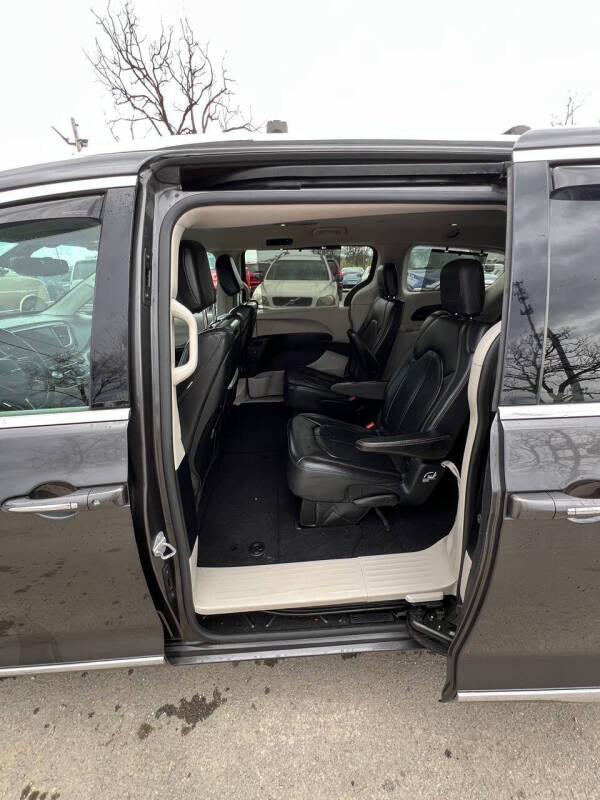 2017 Chrysler Pacifica Touring-L Plus