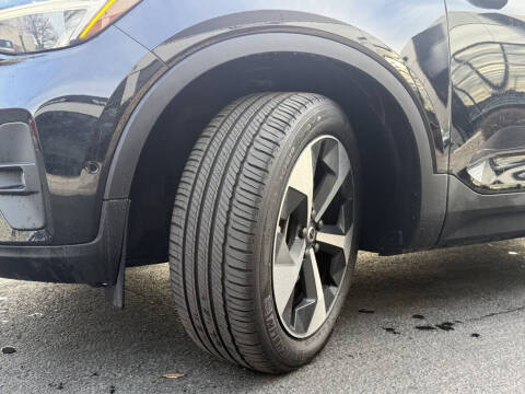 2025 Volvo XC40 B5 Plus Bright Theme