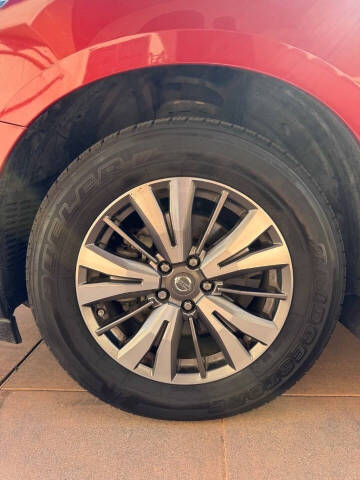 2017 Nissan Pathfinder SV