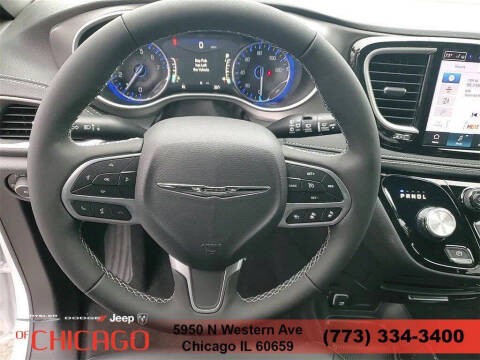 2025 Chrysler Pacifica Select