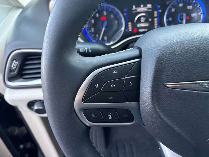 2024 Chrysler Voyager LX