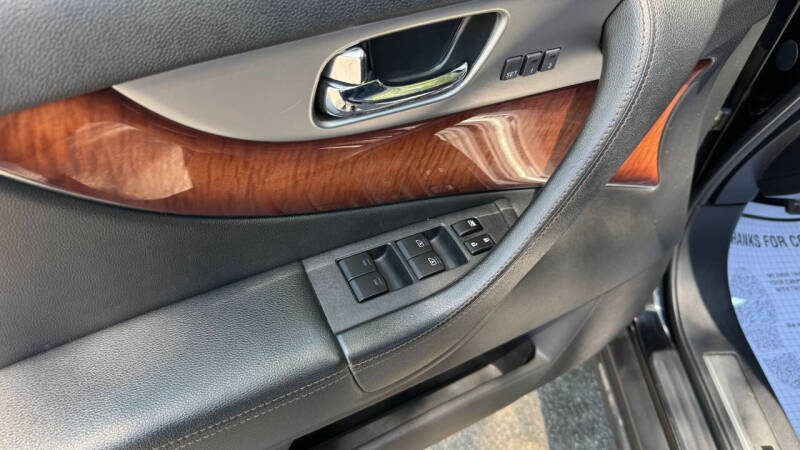 2011 Infiniti FX35