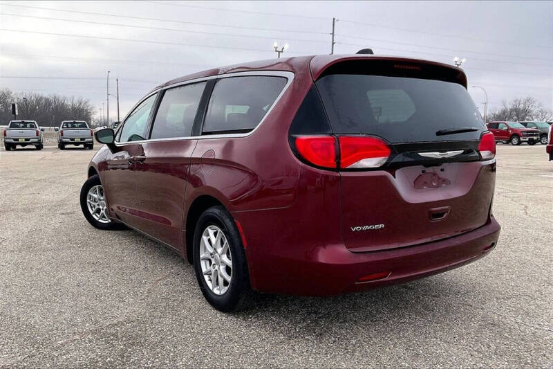 2023 Chrysler Voyager LX