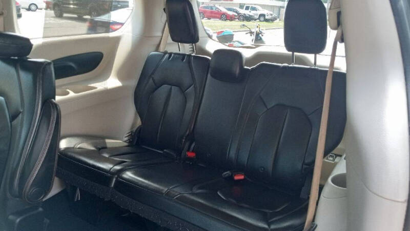 2017 Chrysler Pacifica Touring-L